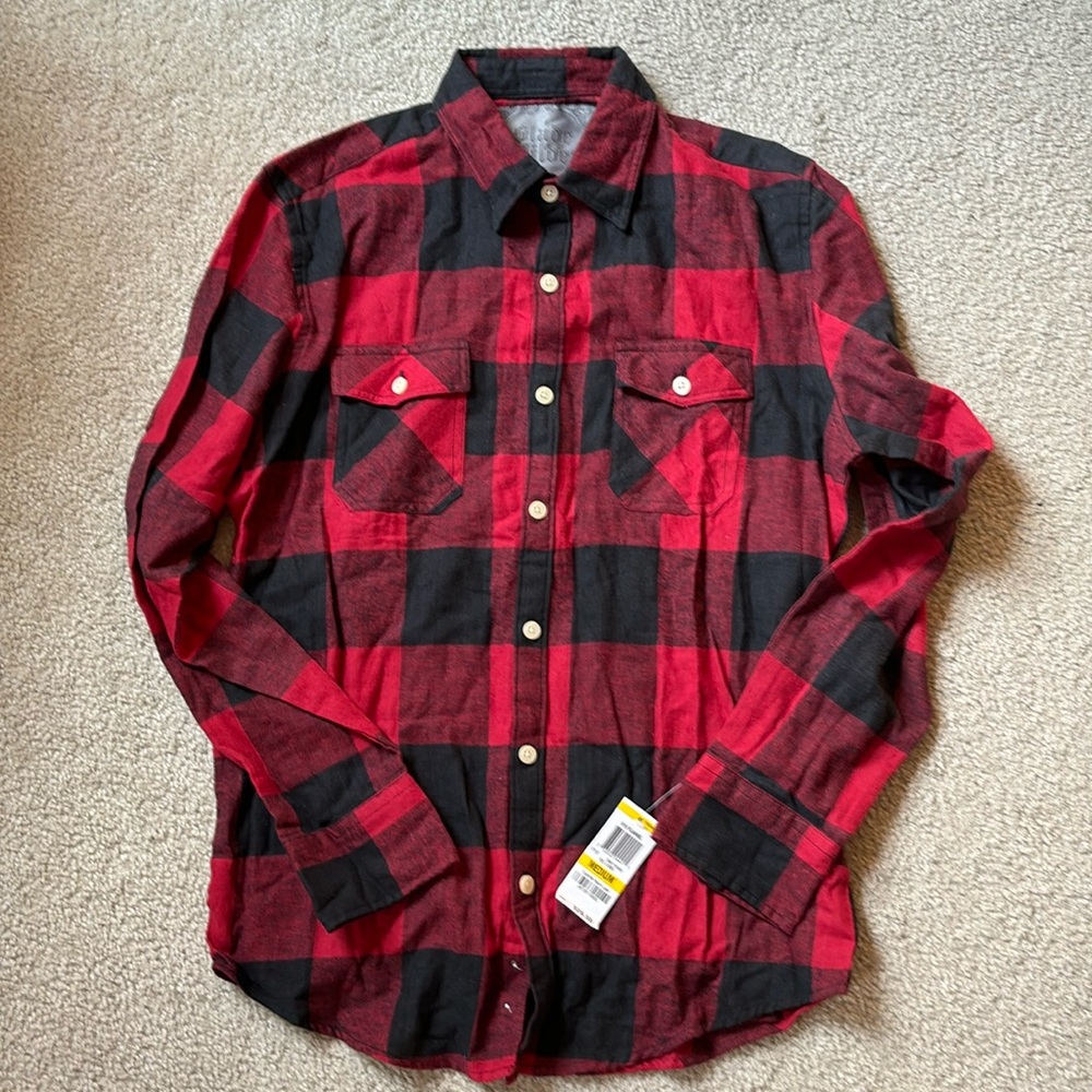 Red and black plaid flannel long sleeve shirt - M - BNWT
